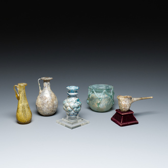 Vijf Romeinse glazen flesjes, 1/3e eeuw