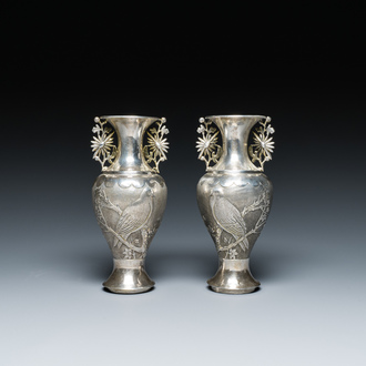 Een paar Chinese zilveren vazen, Zeng 增 en Zuwen 足纹 merk, 19e eeuw