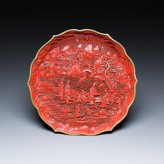 Een Chinese lotusvormige schotel in rood lakwerk, Qianlong merk, wellicht Republiek