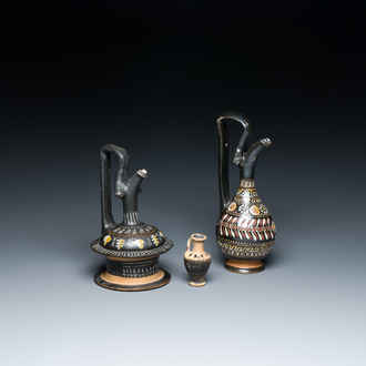 Une cruche de type 'oenochoé' en céramique grecque polychrome, une de type 'epichysis' et un petit vase, 5/3ème siècle av. J.-C.