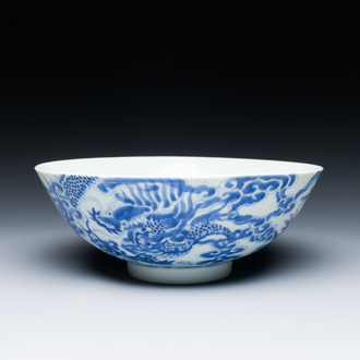 Een Chinese blauw-witte 'Bleu de Hue' kom voor de Vietnamese markt, Nhat merk voor keizer Tu Duc, 1847-1883