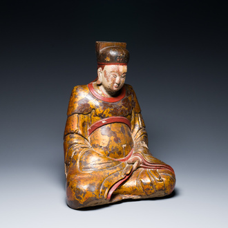 Een Chinese of Vietnamese gelakte en vergulde houten sculptuur van Boeddha, 16/17e eeuw