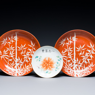 A pair of Chinese coral red-ground 'bamboo' plates and a famille verte 'peony' saucer, 19/20th C.