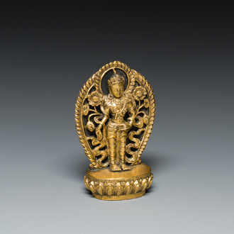 Belle petite sculpture de Bouddha en bronze doré, Népal, 17/18ème