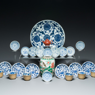 A varied collection of Chinese porcelain, 18/19th C.