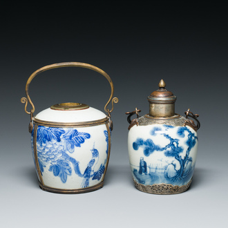 Une pipe à eau et une boîte à thé en porcelaine de Chine 'Bleu de Hue' pour le Vietnam, 19ème