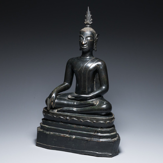 A tall bronze Buddha, Burma (Myanmar), Arakan State, 16/17th C.