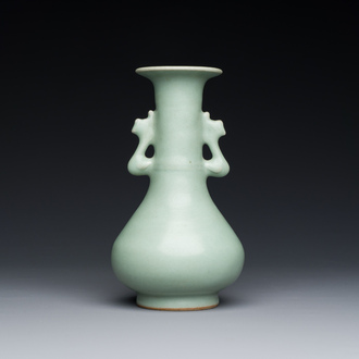 Vase de type 'kinuta' en porcelaine de Chine céladon de Longquan, Yuan/Ming