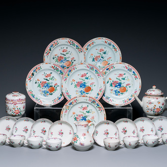 Un service à thé et six assiettes en porcelaine de Chine famille rose, Qianlong