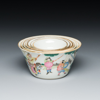 Ensemble de sept bols gigognes en porcelaine de Chine famille rose, Daoguang