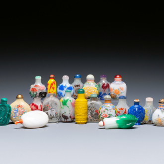 A varied collection of Chinese snuff bottles in glass, hardstone and jade, 19/20th C.