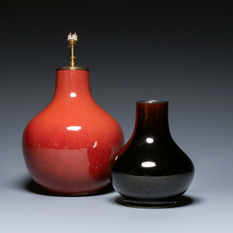 Two Chinese monochrome bottle vases, 18/19th C.