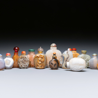 Fourteen Chinese hardstone snuff bottles, 19/20th C.