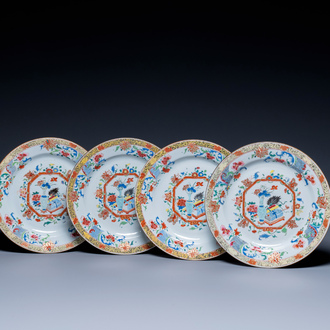 Quatre plats en porcelaine de Chine famille rose à décor d'antiquités, Yongzheng