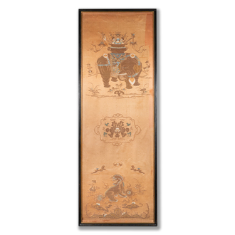 Een Chinese met metaaldraad geborduurde zijden stoelbekleding, Qianlong