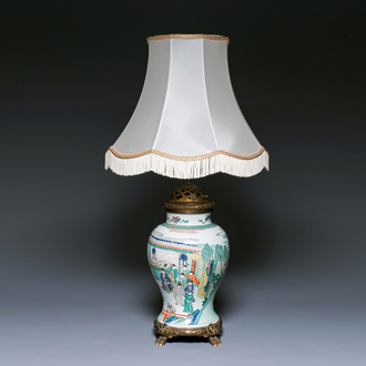 Un vase en porcelaine de Chine famille verte monté en lampe, Kangxi