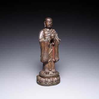 Een Chinese vergulde bronzen staande Boeddha, Ming