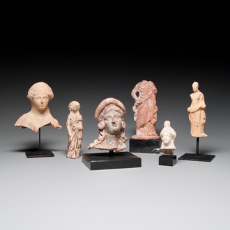 Zes diverse Griekse terracotta sculpturen, 5e/3e eeuw v.C.