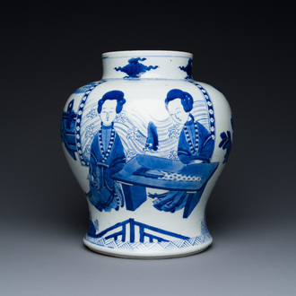Vase en porcelaine de Chine en bleu et blanc à décor des 'Longues Dames', Kangxi