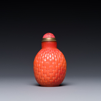 A Chinese coral-red Peking glass snuff bottle imitating a basket, 19th C.