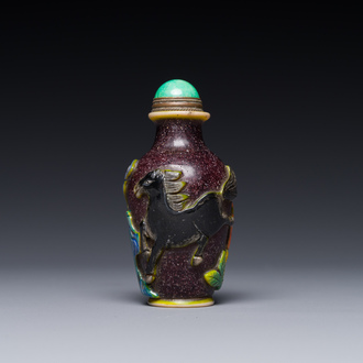 A Chinese overlay Peking glass snuff bottle with horses, Yongzheng mark, 19th C.