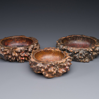 Drie Chinese wortelhouten penselenwassers, 19e eeuw
