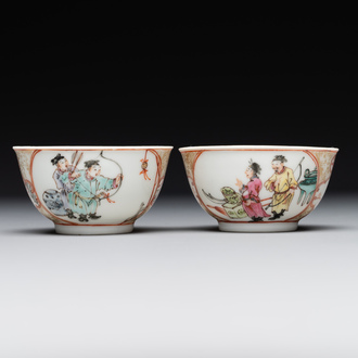 A pair of fine Chinese Canton famille rose cups, Yongzheng