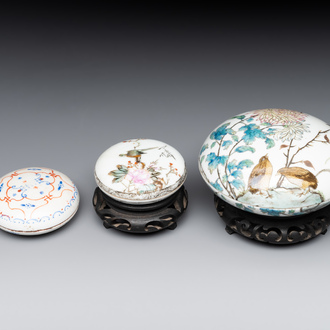 Three Chinese famille rose seal paste boxes, Qianlong and Yang He Tang 養和堂 mark, 20th C.