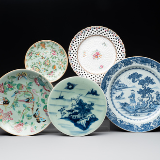 A Chinese blue and white dish, a plate and three famille rose plates, Qianlong and later
