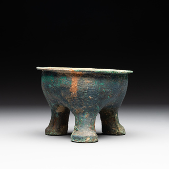 A Chinese archaic bronze tripod food vessel, 'li 鬲', late Western Zhou/early Eastern Zhou