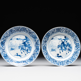 A pair of Chinese blue and white 'hunting scene' plates, Qi Yu Bao Ding Zhi Zhen 奇玉寶鼎之珍 mark, Kangxi