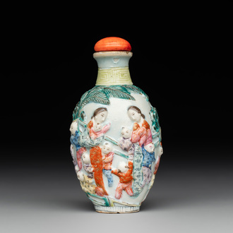 A Chinese famille rose moulded snuff bottle, Qianlong mark, late 18th/early 19th C.