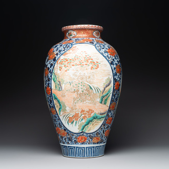 A large Japanese Imari 'shishi lion' vase, Meiji, 19th C.