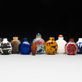Ten Chinese overlay, multi-coloured and monochrome glass snuff bottles, 19/20th C.