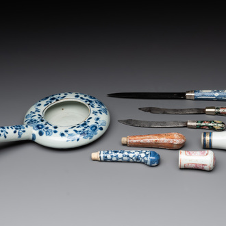 A Chinese porcelain spittoon, two walking stick knobs, five knife handles, Kangxi/Qianlong