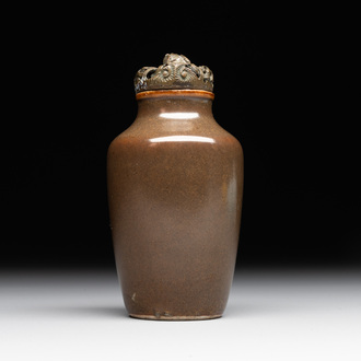 A rare Chinese monochrome teadust-glazed snuff bottle with a bronze 'dragon' stopper, 18/19th C.