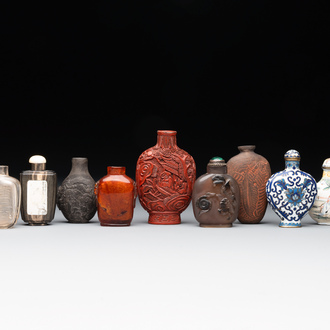 Eleven Chinese snuff bottles in amber, agate, rock crystal, lacquer, hardstone, metal and wood, 19/20th C.
