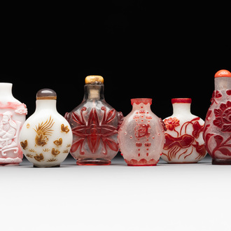 A group of six Chinese overlay glass snuff bottles, 19th C.