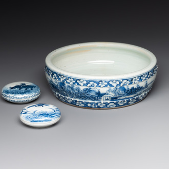 A Chinese blue and white brush washer and two seal paste boxes and covers, Qianlong mark, 19th C.