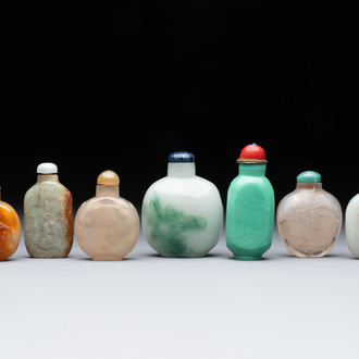 Seven various Chinese jade, agate and glass snuff bottles, 19/20th C.