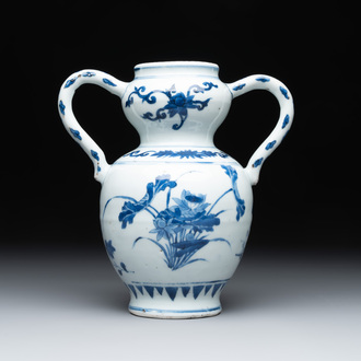 A Chinese blue and white vase with floral design and two handles, Transitional period