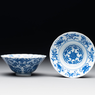 A pair of fine Chinese blue and white ' bats and flowers' bowls, Yongzheng mark, 19th C.