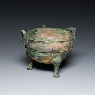 A Chinese archaic bronze tripod vessel and cover, 'ding 鼎', Eastern Zhou, Spring and Autumn period