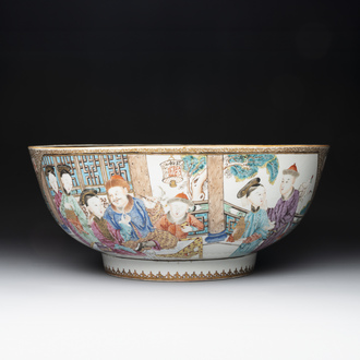 A rare and large Chinese Canton famille rose 'mandarin subject' bowl, Hua Xuan 花軒 and Ju Qing 居清 mark, Qianlong