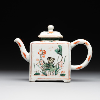 A Chinese famille verte rectangular 'lotus' teapot, Kangxi