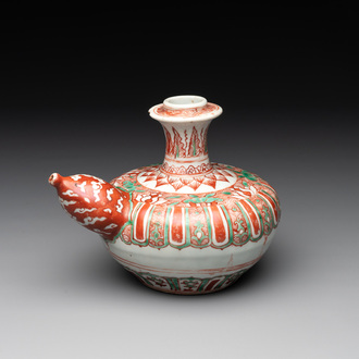 A Chinese Swatow green- and red-enamelled kendi with ornamental design, Ming