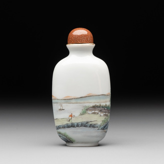 A Chinese famille verte snuff bottle, Ting Song Zhai 聽松齋 mark, 20th C.