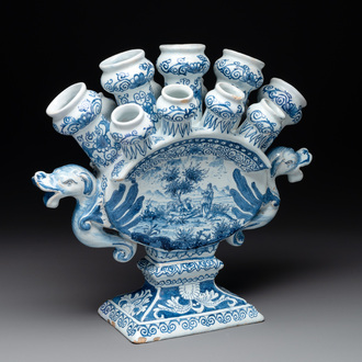 A blue and white Dutch Delft tulip vase, 19th C.