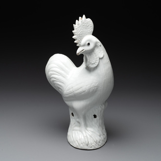 A Chinese white-glazed rooster, 18/19th C.