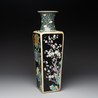 A Chinese famille noire square vase with floral design, Chenghua mark, 19th C.